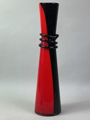 Lot 828 - RETRO GLASS VASE