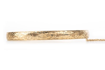 Lot 547 - NINE CARAT GOLD BANGLE