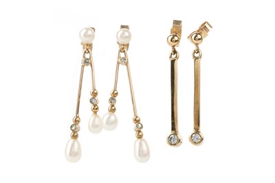 Lot 553 - GROUP OF GOLD EARRINGS