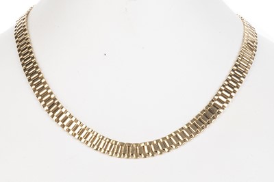 Lot 556 - GOLD NECKLACE