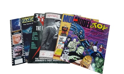 Lot 842 - VARIOS TOY AND HORROR MAGAZINES