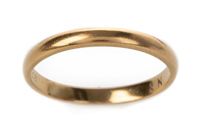 Lot 559 - TWENTY TWO CARAT GOLD WEDDING BAND
