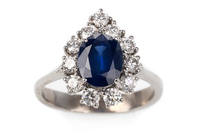 Lot 567 - SAPPHIRE AND DIAMOND RING
