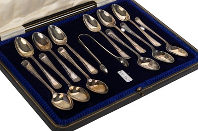 Lot 1090 - SET OF TWELVE GEORGE V SILVER TEASPOONS