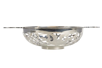 Lot 1094 - GEORGE V SILVER QUAICH