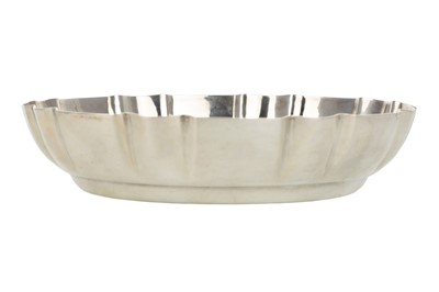 Lot 1099 - GEORGE VI SILVER STRAWBERRY DISH