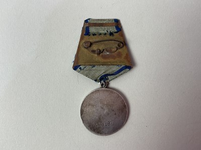 Lot 88 - WWII RUSSIAN MEDAL FOR BRAVERY