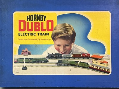 Lot 270 - HORNBY DUBLO PASSENGER TRAIN SET