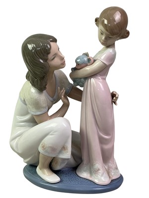 Lot 189 - LLADRO GROUP OF A MOTHER'S TOUCH