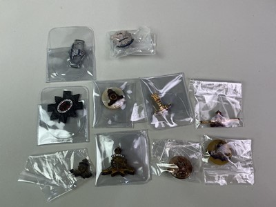 Lot 122 - COLLECTION OF SWEETHEART BROOCHES