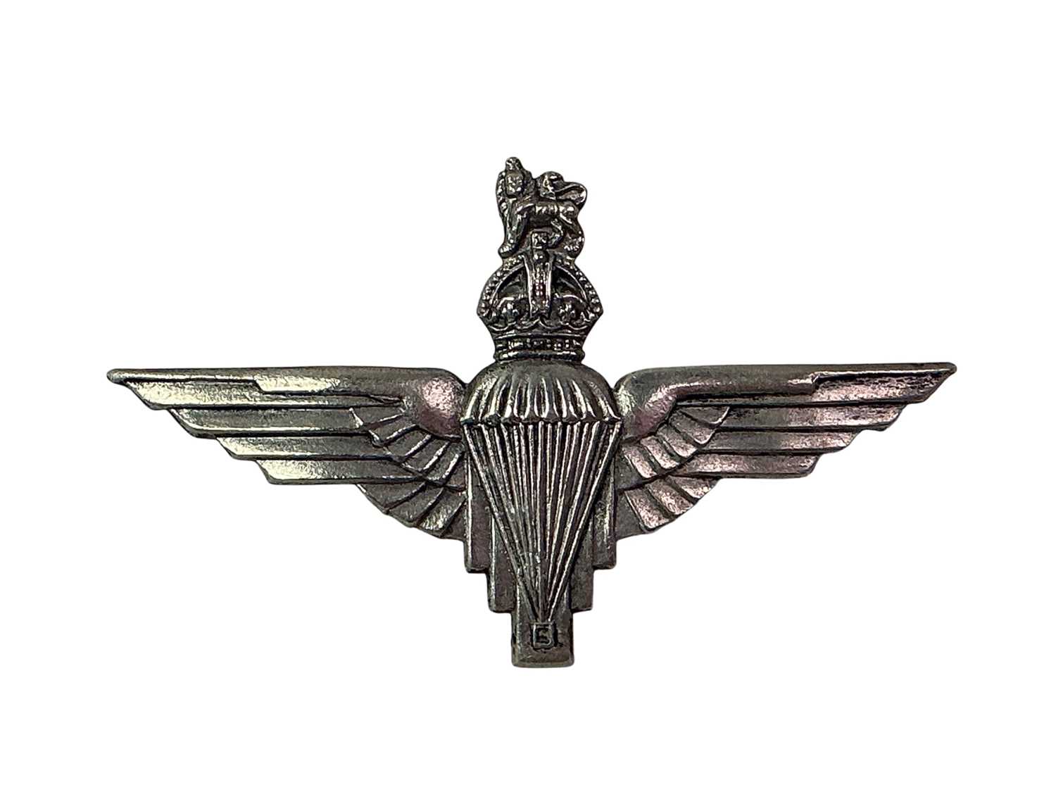 Lot 139 - FOUR BRITISH PARACHUTE REGIMENT CAP BADGES