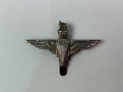 Lot 140 - BRITISH PARACHUTE REGIMENT CAP BADGE