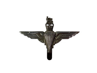 Lot 140 - BRITISH PARACHUTE REGIMENT CAP BADGE