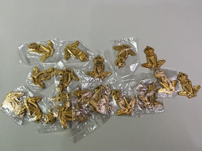 Lot 143 - IRISH MILITARY INSIGNIA