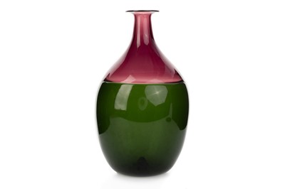 Lot 553 - VENINI GLASS VASE