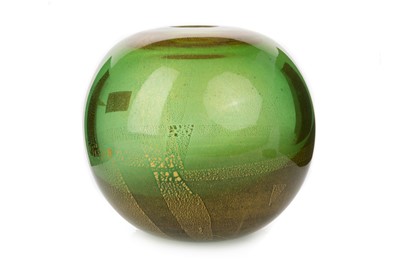 Lot 554 - VENINI GLASS VASE