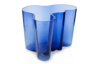 Lot 557 - ALVAR ALTO FOR IITTALA GLASS VASE
