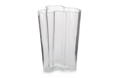 Lot 558 - ALVAR ALTO FOR IITTALA GLASS VASE
