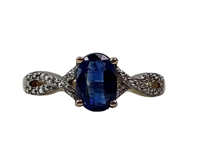 Lot 11 - GOLD DRESS RING