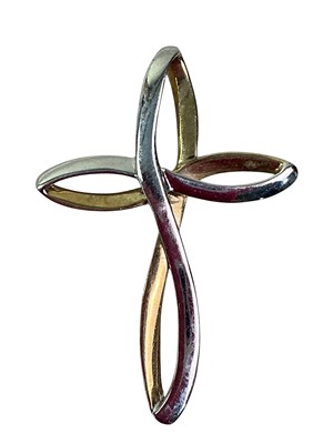 Lot 19 - GOLD CRUCIFIX PENDANT