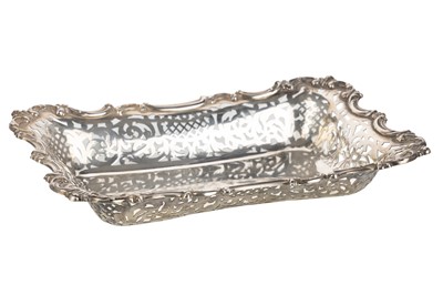 Lot 1114 - CONTINENTAL SILVER BON BON DISH