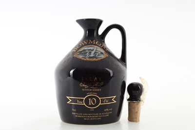 Lot 421 - BOWMORE 10 YEAR OLD 1980S CERAMIC DECANTER 75CL
