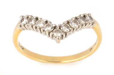 Lot 579 - DIAMOND WISHBONE RING