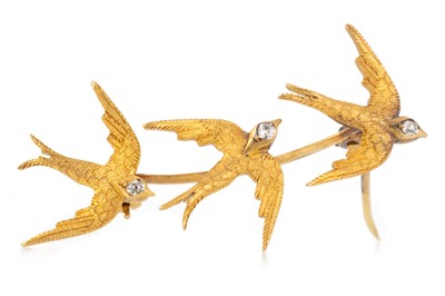 Lot 589 - EDWARDIAN DIAMOND SWALLOW BROOCH