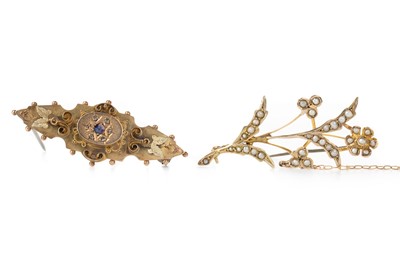 Lot 601 - TWO GOLD BAR BROOCHES