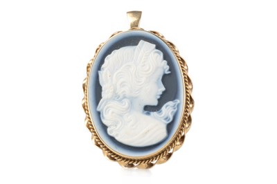 Lot 602 - CAMEO BROOCH
