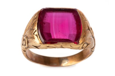 Lot 614 - GOLD RING