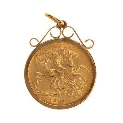 Lot 48 - GOLD HALF SOVEREIGN PENDANT