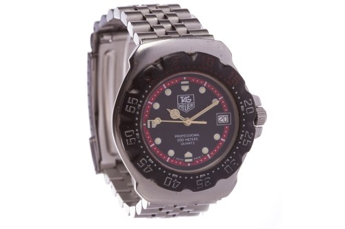 Lot 977 - MID SIZE TAG HEUER PROFESSIONAL 200 METERS...