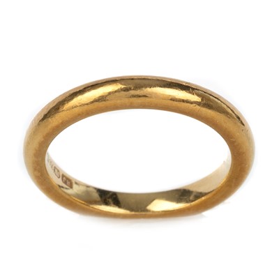 Lot 422 - EIGHTEEN CARAT GOLD WEDDING BAND