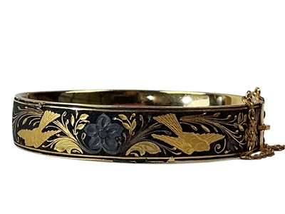 Lot 180 - GROUP OF COSTUME JEWELLERY