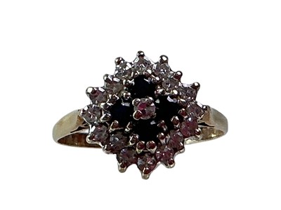 Lot 13 - SAPPHIRE AN DIAMOND CLUSTER RING