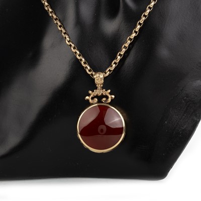 Lot 426 - VICTORIAN STYLE PENDANT ON CHAIN