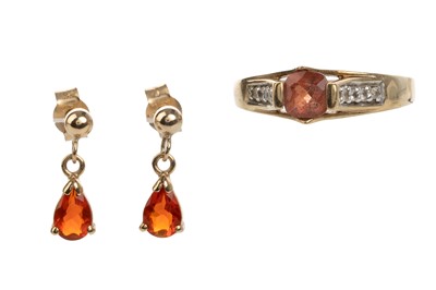 Lot 432 - GEMSTONE AND DIAMOND RING