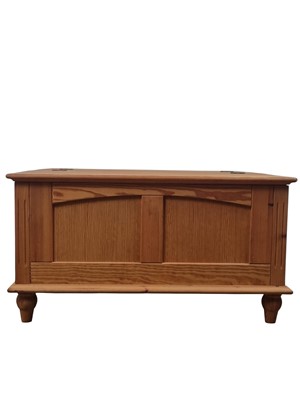 Lot 226 - MODERN PINE STORAGE CHEST