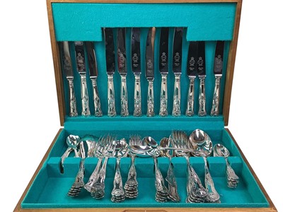 Lot 276 - VINTAGE STAG ANTLER HANDLED CARVING SET