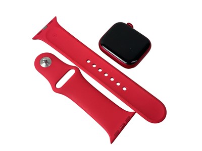 Lot 172 - APPLE SERIES 9 WATCH AND AN APPLE IPOD