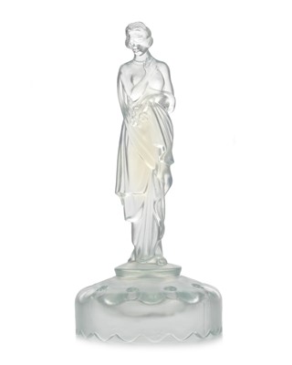 Lot 610 - ART DECO OPALESCENT FIGURE