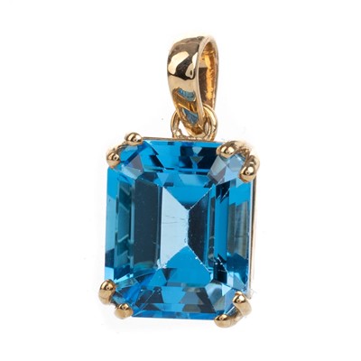 Lot 445 - BLUE TOPAZ PENDANT