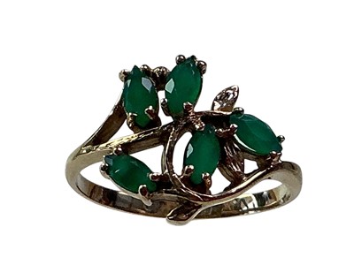 Lot 9 - EMERALD SET GOLD DRESS RING