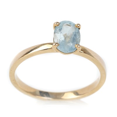 Lot 450 - AQUAMARINE SOLITAIRE RING