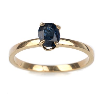 Lot 455 - SAPPHIRE SOLITAIRE RING