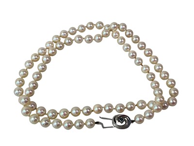 Lot 330 - CULTURED PEARL SINGLE STRAND NECKLACE