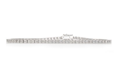 Lot 520 - DIAMOND TENNIS BRACELET