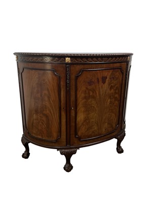 Lot 400 - MAHOGANY LOUNGE COMMODE
