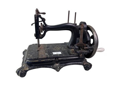 Lot 369 - VICTORIAN TABLE HAND SEWING MACHINE